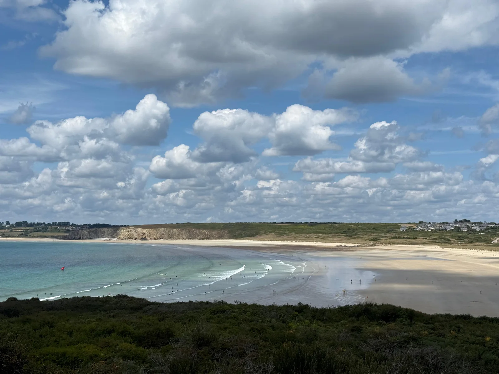 Weite Bucht und Meer auf der Presqu'île de Crozon