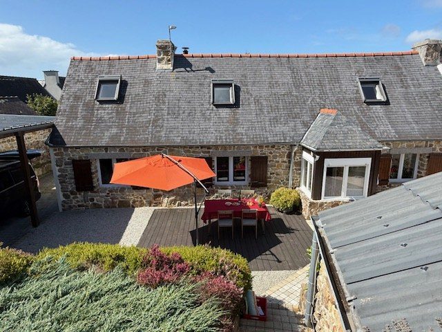 KerJardin Hausansicht mit Terrasse